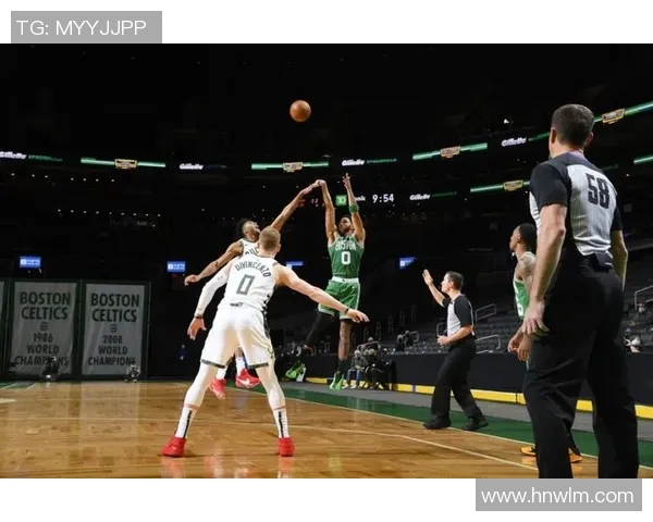 雷霆与凯尔特人激战正酣谁将赢得这场精彩对决